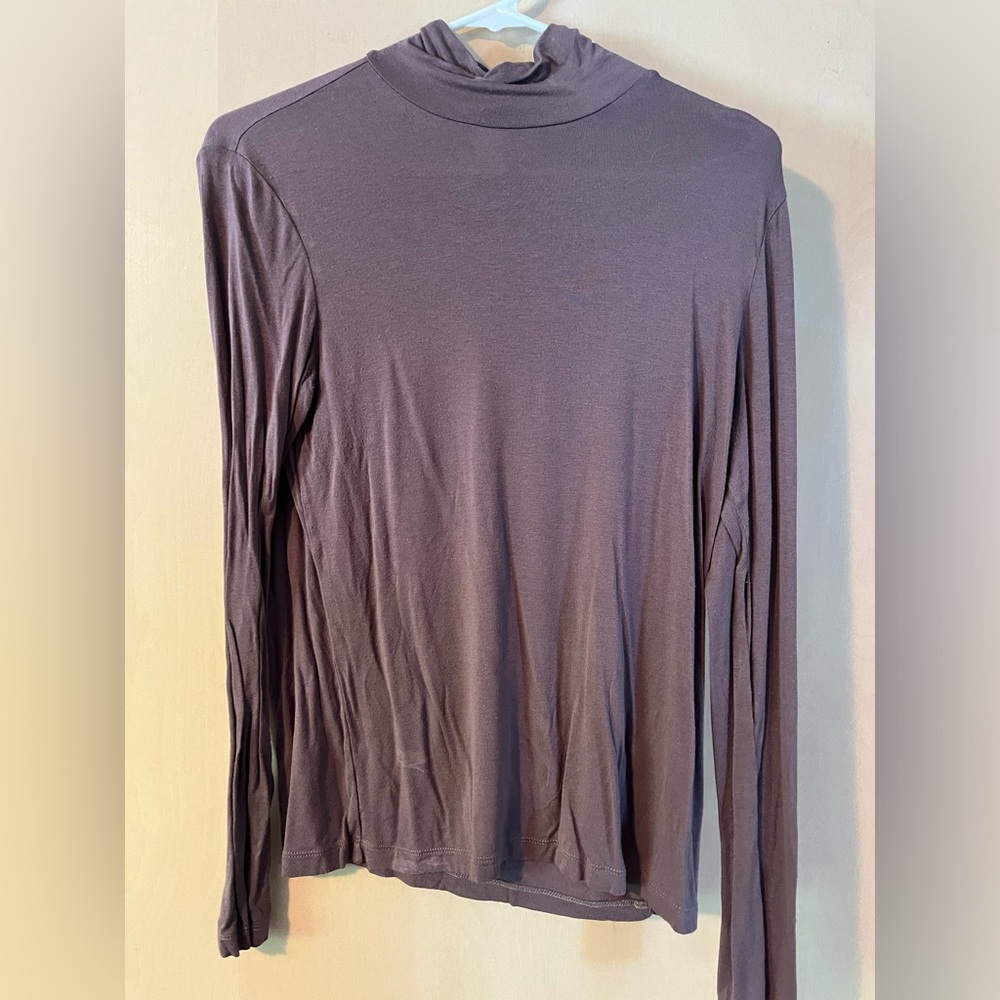 LIGHT WEIGHT PUPRLE TURTLENECK LONG SLEEVE TOP